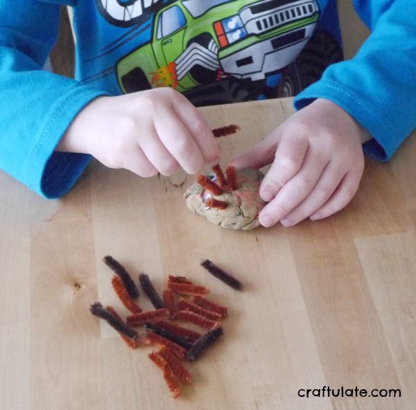 Pipe Cleaner Hedgehog Craft - an easy animal craft for kids to make