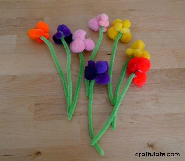 Pom Pom Flowers - a cute kids craft for spring