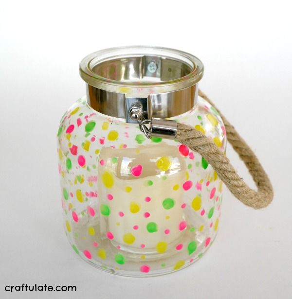 Glow In The Dark Lantern - pretty decor for outside that kids can help make!