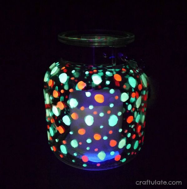 Glow In The Dark Lantern - pretty decor for outside that kids can help make!