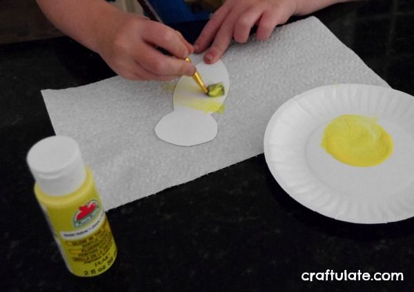 Firefly Craft for Kids - the fireflies glow in the dark!