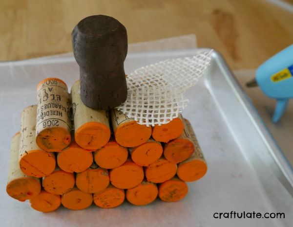 Cork Pumpkins for kids to make! A wonderful craft for the fall!