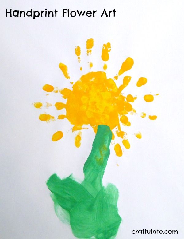 Handprint Flower Art - pretty art that kids can make by themselves!