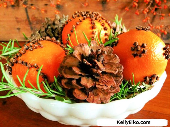 How to Make Orange Pomanders