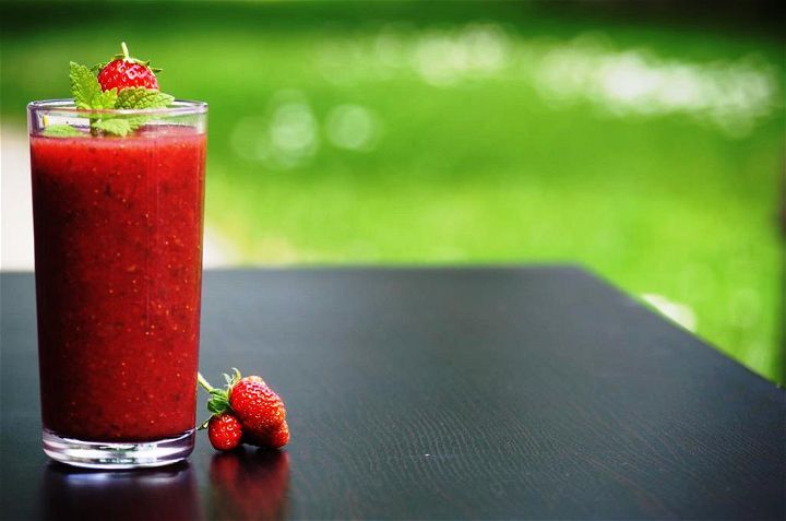 Make A Healthy And Delicious Smoothie