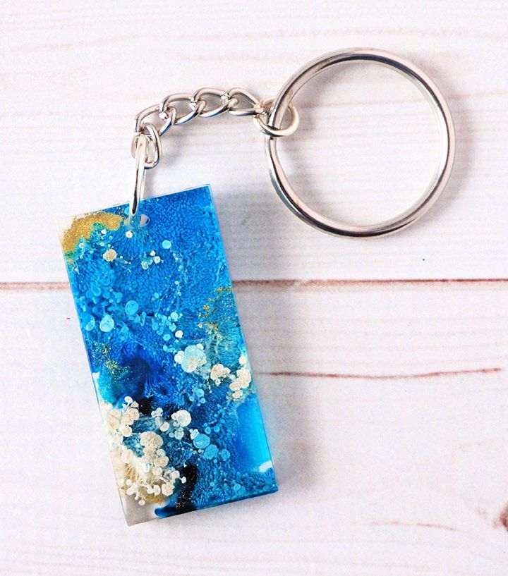 https://media.craftulate.com/wp-content/uploads/2022/10/DIY-Alcohol-Ink-Resin-Keychains.jpg