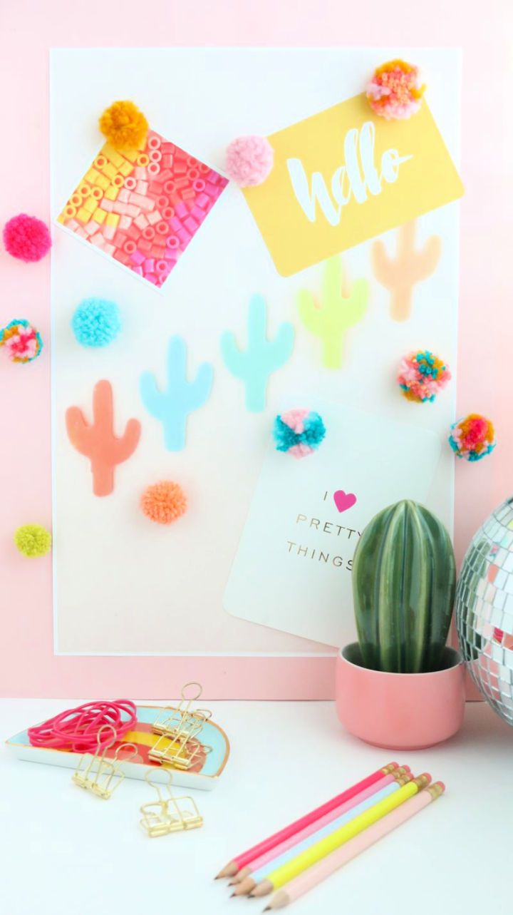 DIY Pom Pom Magnets