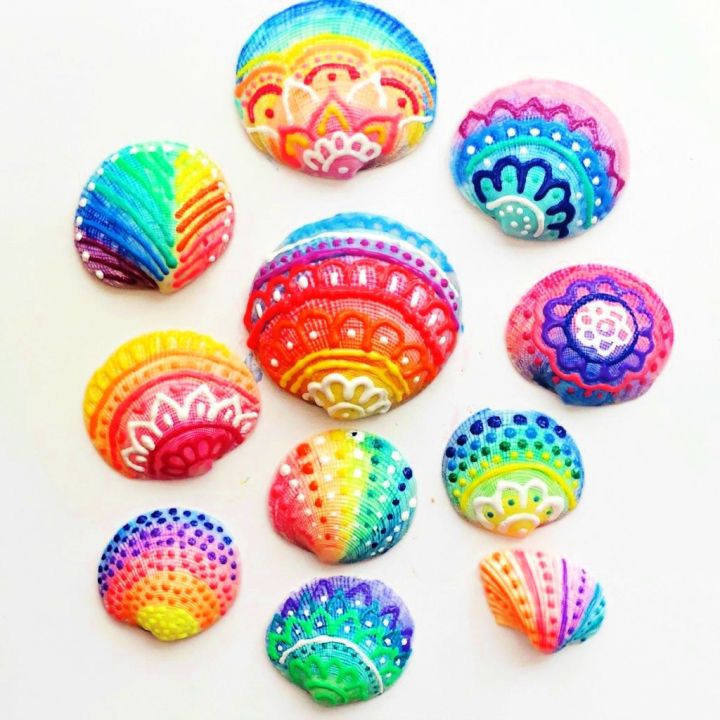 How to make Painted Sea Shells with Puffy Paint