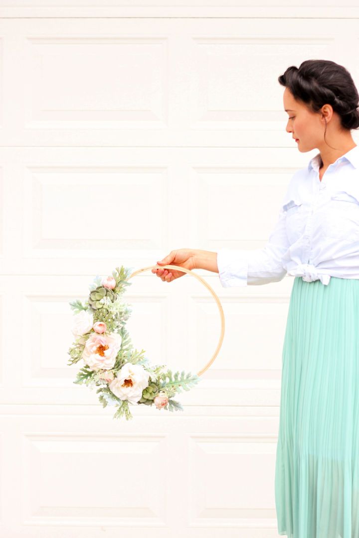 Modern Spring Floral Wreath