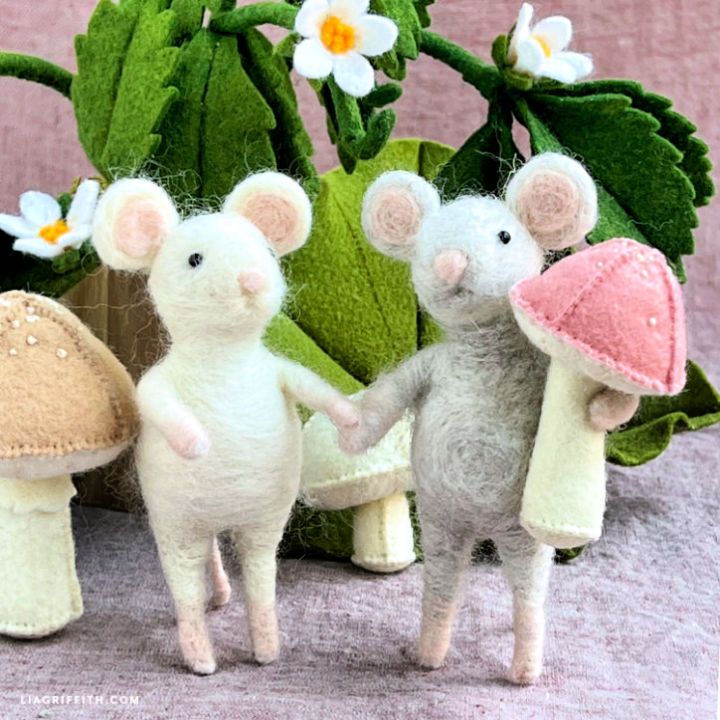 25 Easy DIY Felt Crafts, Projects and Free Patterns