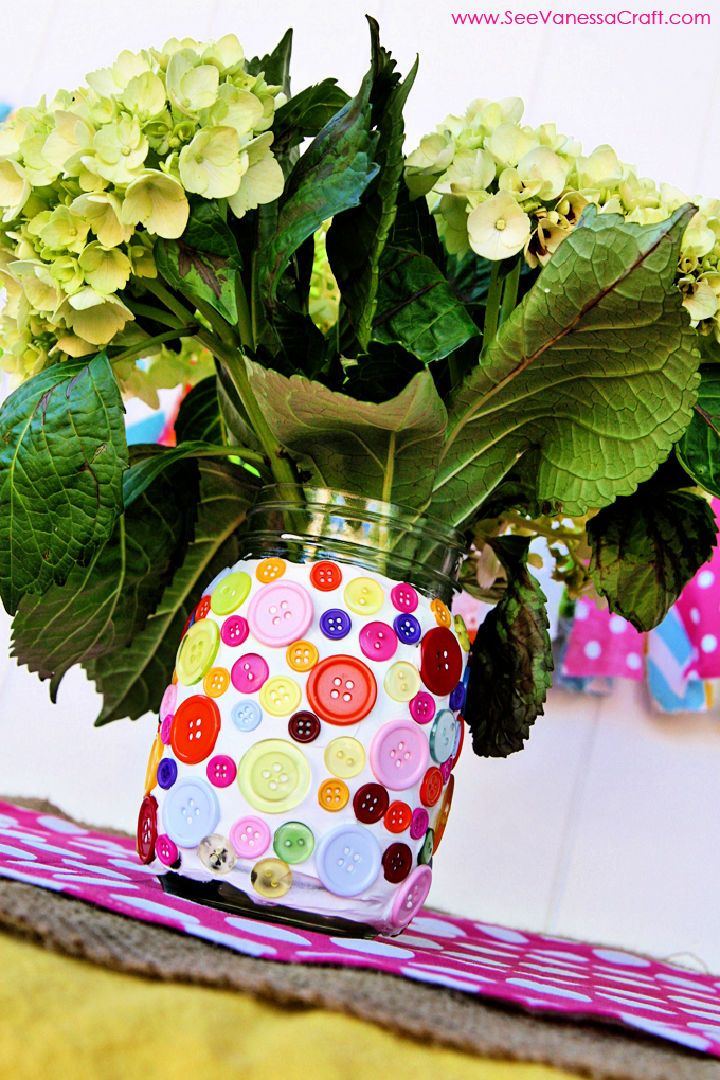 https://media.craftulate.com/wp-content/uploads/2022/11/DIY-Decoden-Button-Vase.jpg