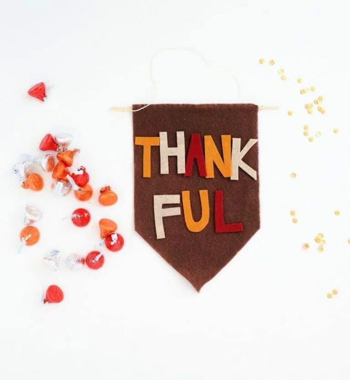 DIY Mini Fall Banners Made from Felt