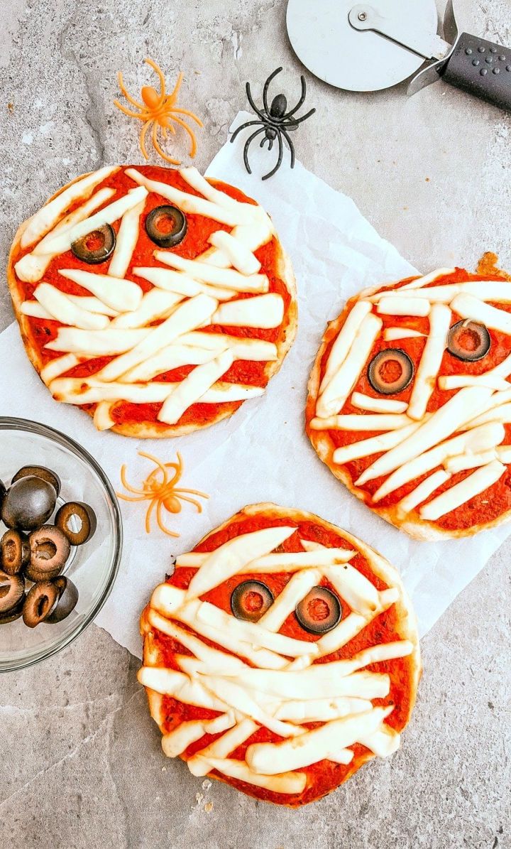 DIY Halloween Pizza