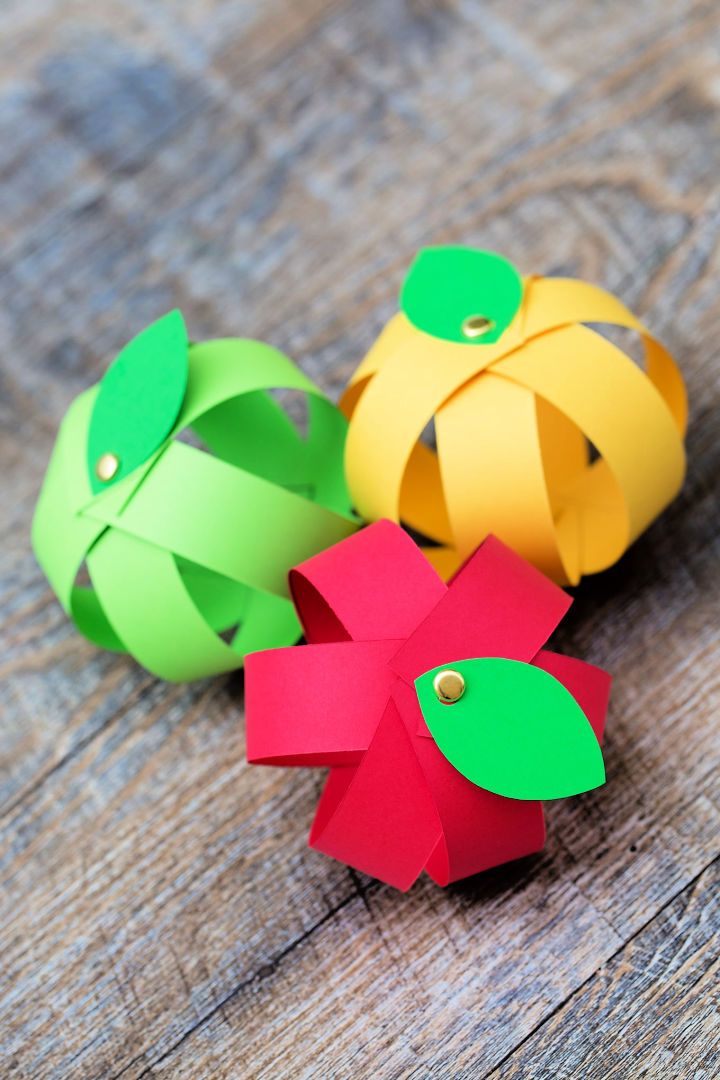 Make Your Own Easy Paper Apple Craft