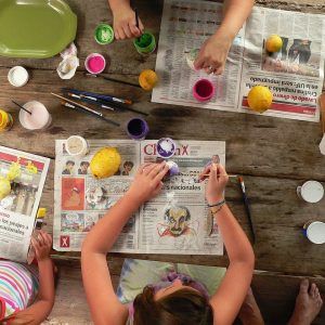 building family bonds through kitchen crafts