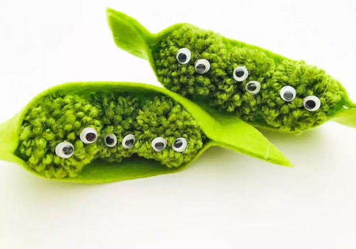 DIY Pom Pom Peas in a Pod