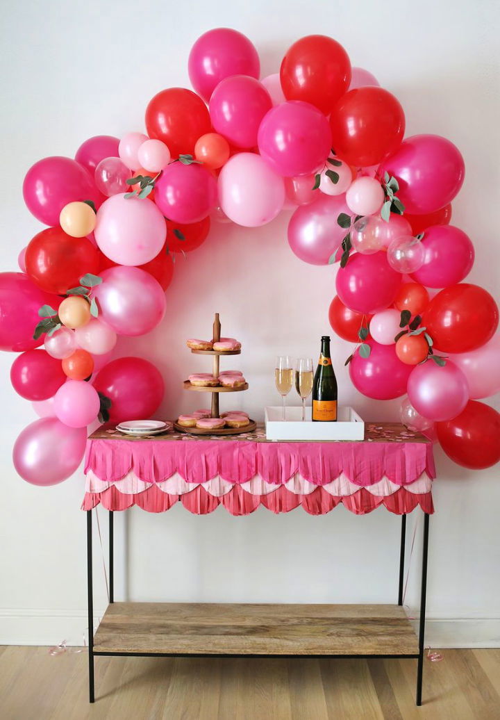 How to Make a Fancy Balloon Arch